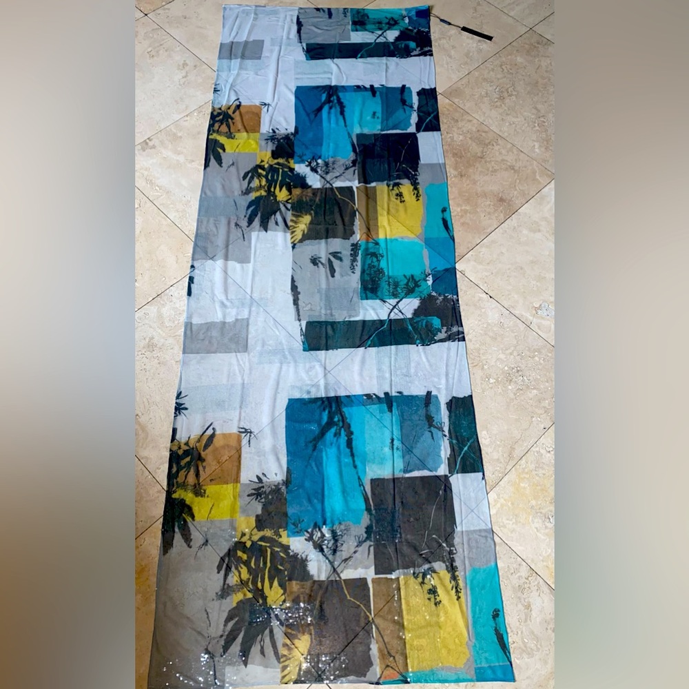 Gorgeous Elie Tahari Scarf